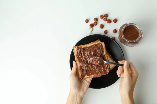 Концепция Вкусного Завтрака Шоколадной Пастой Белом Фоне — стоковое фото