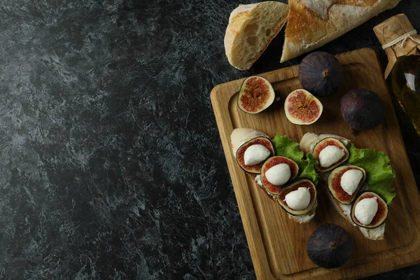 Concept Tasty Food Bruschetta Fig Black Smokey Table — Stock Photo, Image