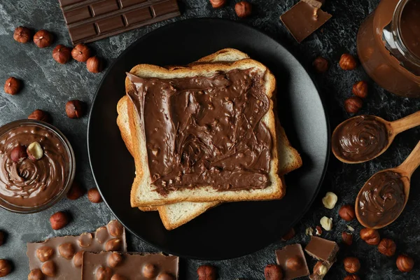 Концепция Вкусной Еды Шоколадной Пастой Черном Фоне — стоковое фото