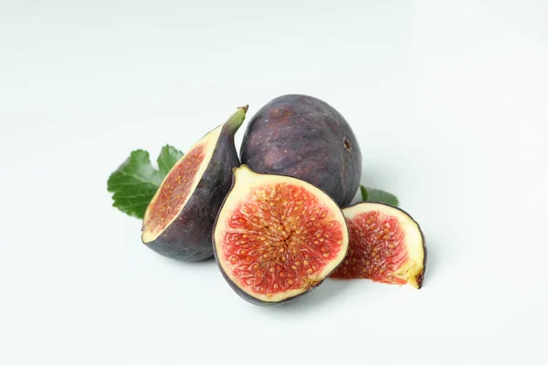 Fig Con Hojas Sobre Fondo Blanco Cerca — Foto de Stock