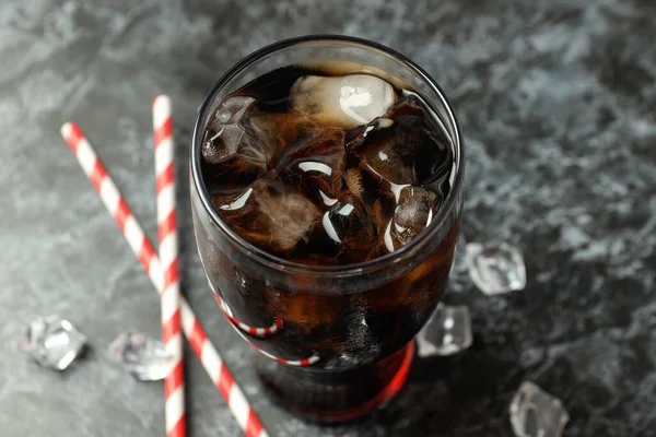 Verre Cola Glace Pailles Sur Fond Fumé Noir — Photo