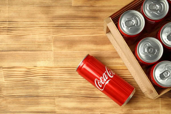 Odessa Ukraine September 2021 Coca Cola Can Box Cans Wooden — Stock Photo, Image