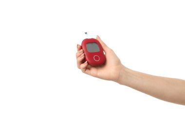 Kırmızı kan glikoz monitörü kullanılıyor, beyaz üzerinde izole edilmiş, PNG