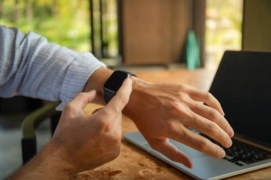 Çalışırken güncellemeleri kontrol etmek için akıllı seğirme kullanılıyor