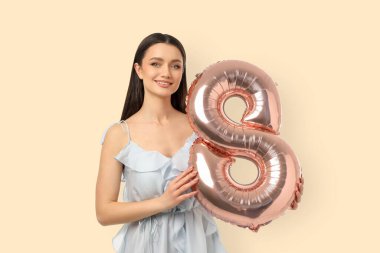 Balonlu kadın Uluslararası Kadınlar Günü 'nü kutluyor.