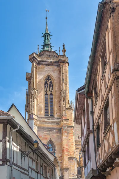 Colmar városának bejáratánál, a Szent Márton templom, Franciaország. — Stock Fotó