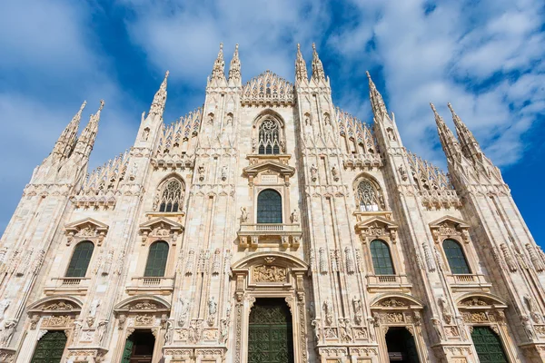 Фасад Міланський собор (Дуомо), Ломбардія, Італія — стокове фото