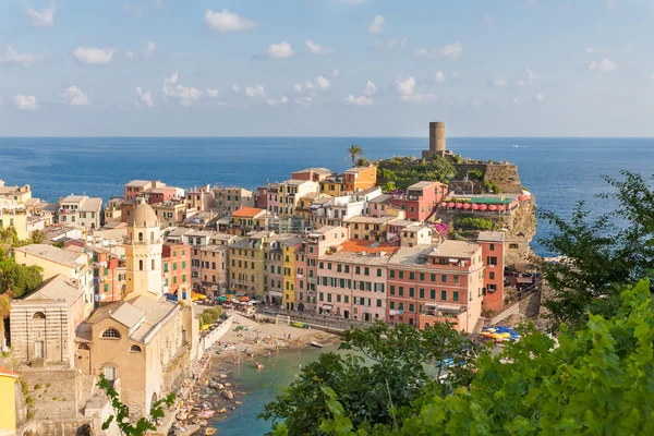 Malowniczy widok na morze i port w kolorowe miejscowości vernazza, PW — Zdjęcie stockowe