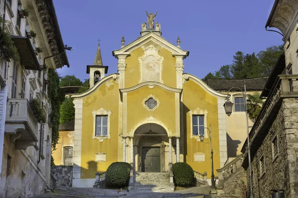 Lake Orta, Igreja de Santa Maria Assunta Piemonte, Itália — Fotografia de Stock