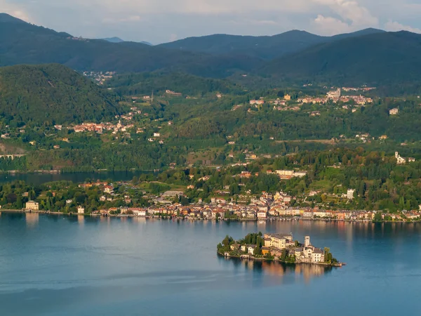 Lago Orta, ilha de San Giulio, Piemonte, Itália — Fotografia de Stock