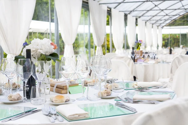 Conjunto de mesa para uma festa de evento ou recepção de casamento — Fotografia de Stock