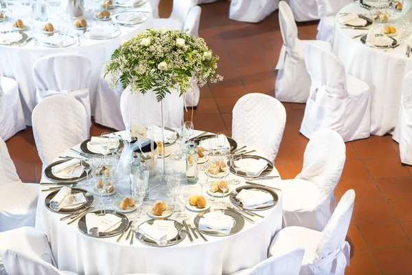 Table set for an event party or wedding reception — Stock Photo, Image