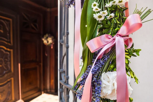 Flor casamento decoração igreja — Fotografia de Stock