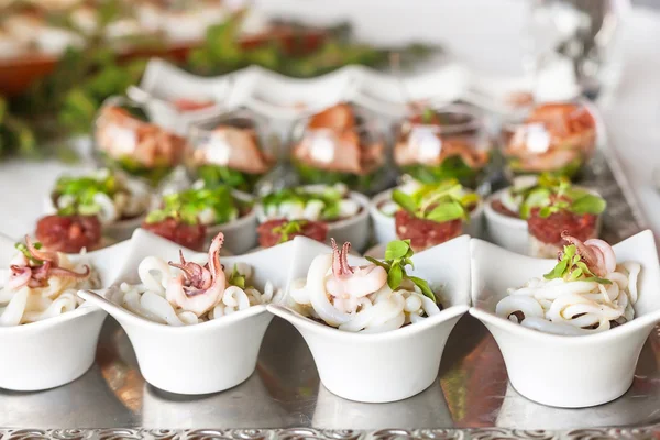 Çeşitli aperatifler ve parmak yiyecekleri.