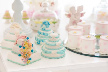 güzel düğün pastası beyaz