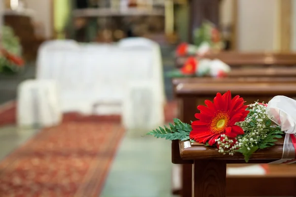 Fleur mariage décoration église — Photo