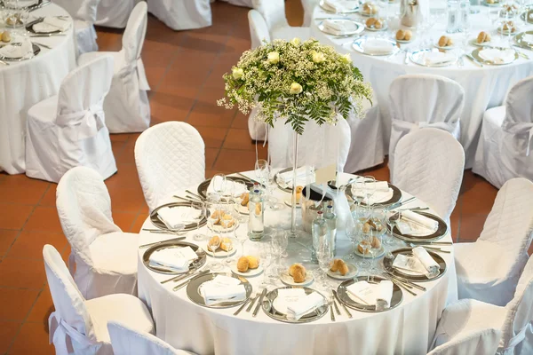 Conjunto de mesa para uma festa de evento ou recepção de casamento — Fotografia de Stock