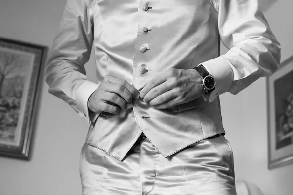 Man knoppen witte shirt — Stockfoto