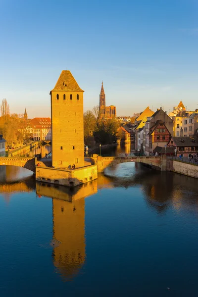 Strasbourg, medeltida bron ponts couverts. Alsace, Frankrike. — Stockfoto