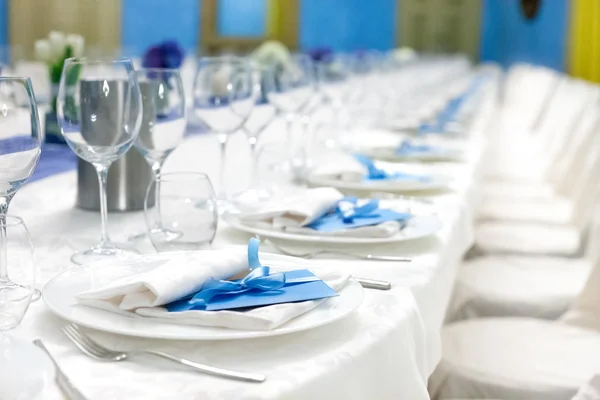 Meja diatur untuk pesta atau resepsi pernikahan — Stok Foto