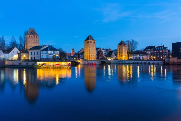 Strasbourg, középkori híd ponts couverts. Elzász, Franciaország. — Stock Fotó