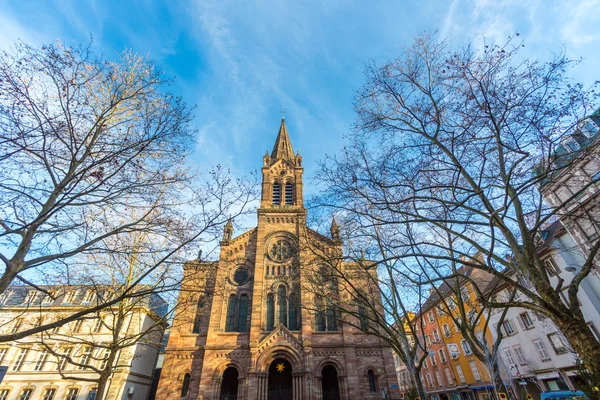Церква в центрі Страсбурга Ельзасу — стокове фото