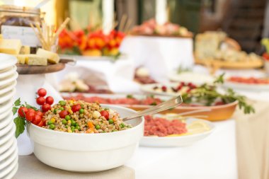 Çeşitli aperatifler ve parmak yiyecekleri.