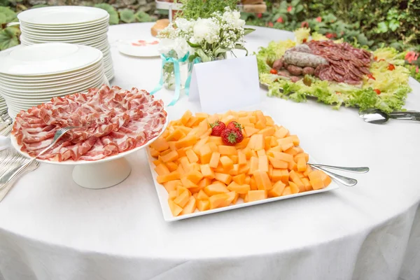 Aperitivos variados e alimentos para dedos — Fotografia de Stock