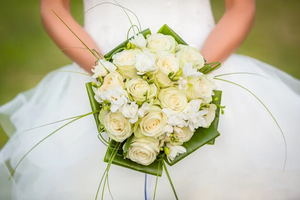 Bouquet nupcial isolado — Fotografia de Stock