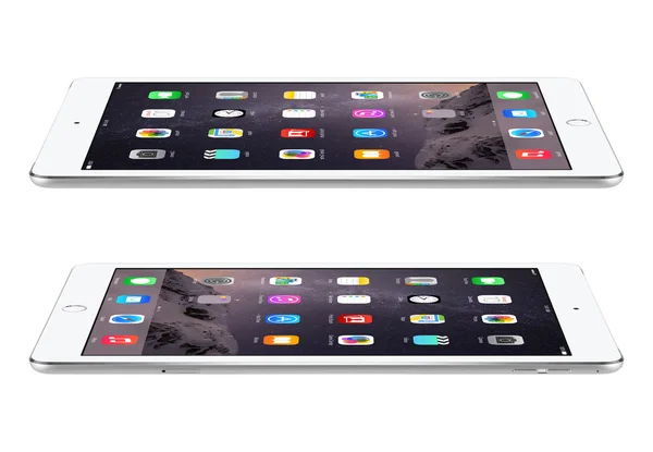 Apple zilver ipad Air 2 met ios 8 ligt op het oppervlak, ontworpen — Stockfoto