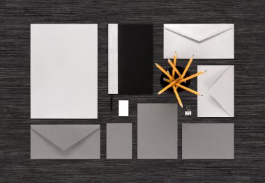 Gri ve gümüş renk iş mock-up b marka üstten görünüm