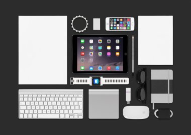 Apple ürünleri mockup ipad air 2, iphone 5'ler, klavye oluşan