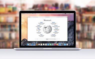 Apple Macbook Pro Vikipedi web sayfası gösterir