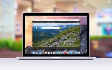 Apple Macbook Pro Retina Bing arama web sayfası gösterir.