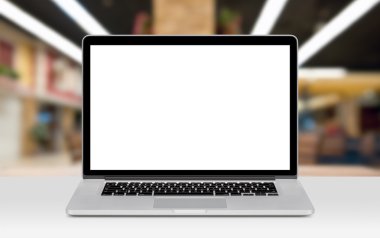 Dizüstü mockup office Spa masanın üstüne beyaz boş ekran ile