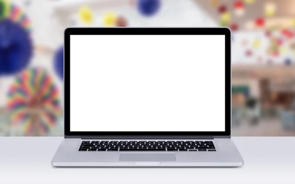 Laptop vooraanzicht mockup op het oppervlak van het Bureau — Stockfoto