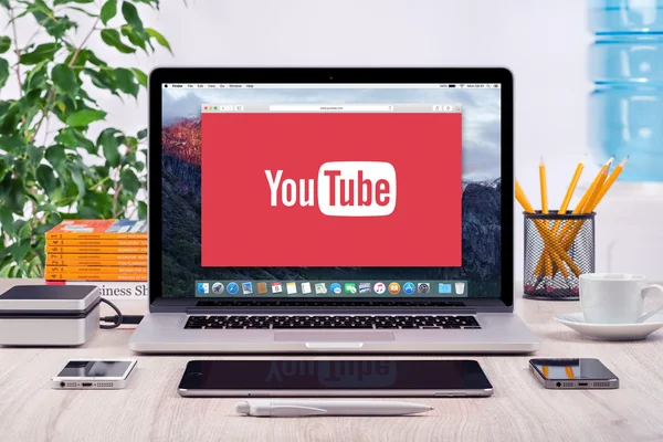 Apple Macbook Pro ekran logosuna YouTube