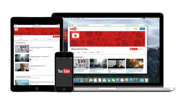 Logo aplikacji YouTube na iphone i ipad wyświetla pulpit wersja — Zdjęcie stockowe