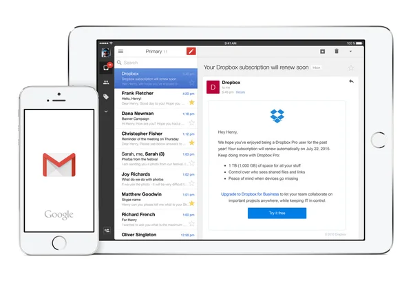 Google Gmail app on the white Apple iPad and iPhone — Stock Photo, Image