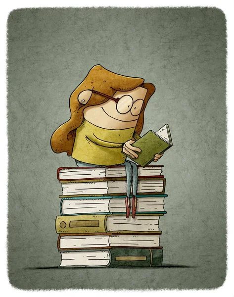 一个年轻女人坐在一堆书上看书时看书的例子 文化和学习概念 — 图库照片