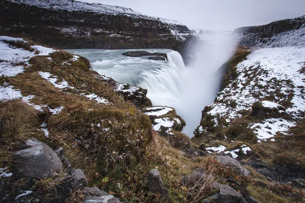 Cascata islandese innevata — Foto Stock