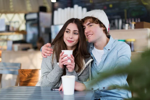 Couple having hot drink on winter day — Stock Photo, Image