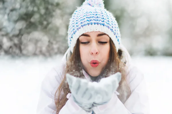 Donna in scena invernale — Foto Stock