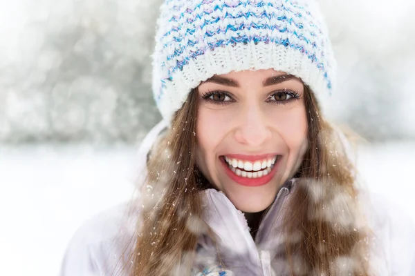 Donna in scena invernale — Foto Stock