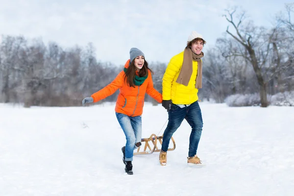 Casal em roupas de inverno — Fotografia de Stock