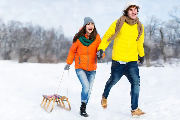 Casal em roupas de inverno — Fotografia de Stock