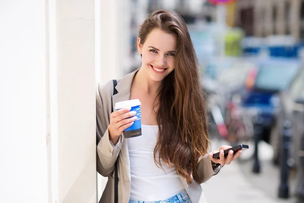 Woman with coffee to go — Stock Photo, Image