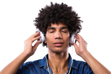 Müzik keyfi afro adamla