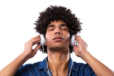 Müzik keyfi afro adamla