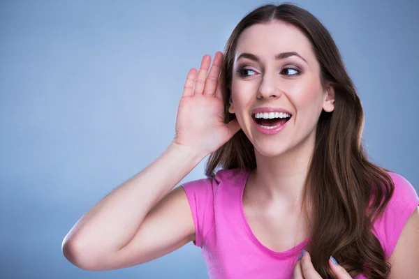 聴く耳手を持つ女性 — ストック写真